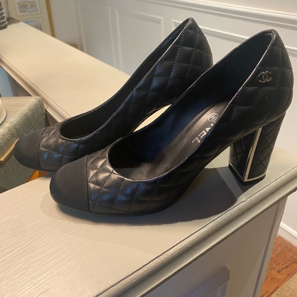 Chanel Black Quilted Women's Heels - Picture 3 of 17